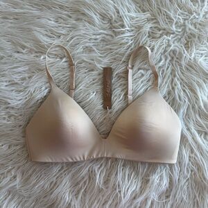 SKIMS Nude Seamless Bra
